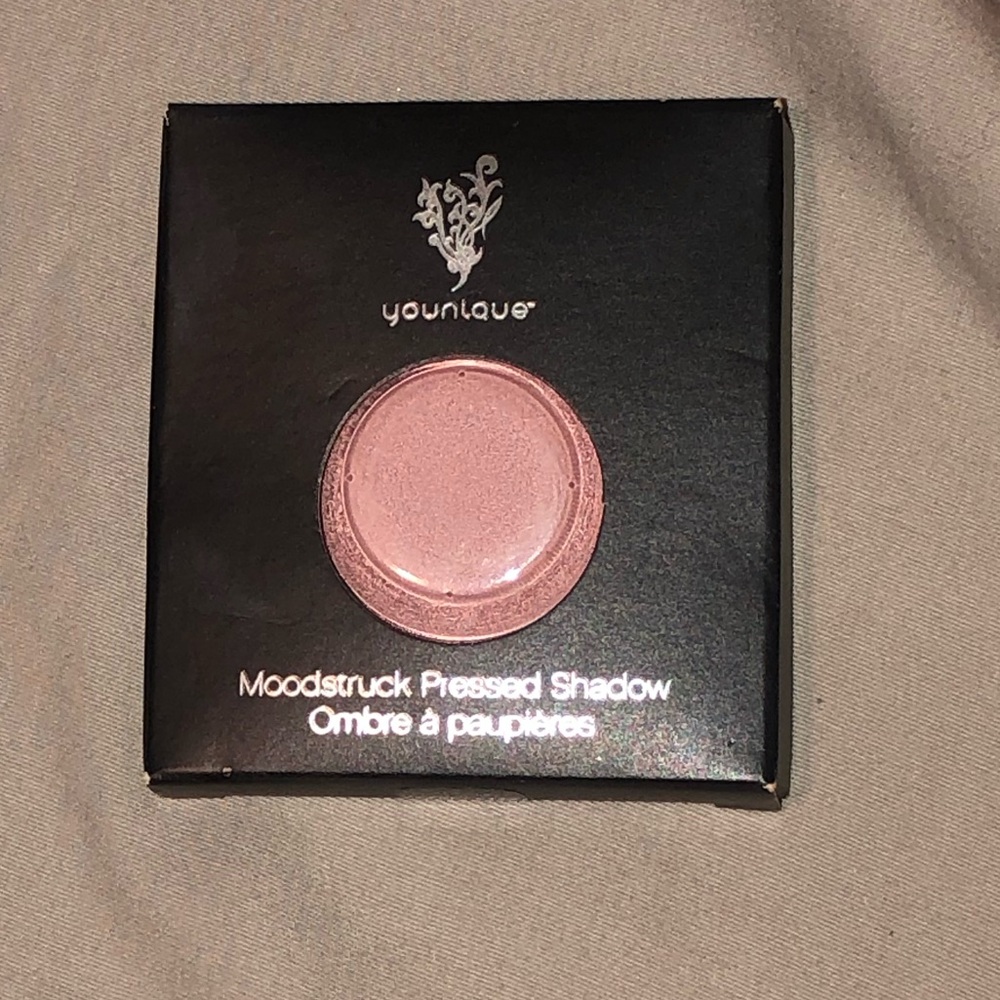 Younique Moodstruck Pressed Shadow in Hesitant, Matte Dusty Rose.NWOT.